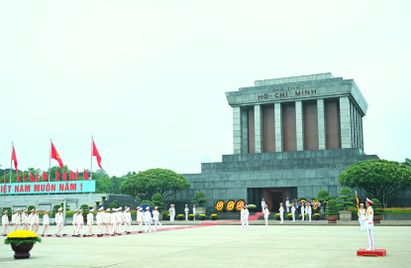 Đoàn đại biểu Đảng ủy Công an Trung ương, Bộ Công an vào Lăng viếng Chủ tịch Hồ Chí Minh